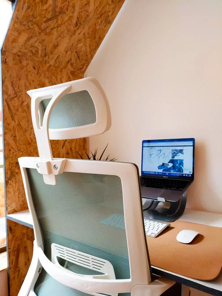 grandes sillas en el cowork portimao